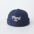 Cappello docker blu navy con ricamo Paris 1896 in uno stile retrò minimalista - 50cm / Blu scuro