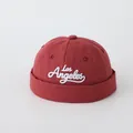 Detailansicht der weinroten Vermieterkappe mit weißem Los Angeles 3D-Stickerei - 50cm / Burgunderrot