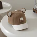 Detailansicht der Baby-Basecap mit 3D-Ohren und niedlichem Bären-Patch-Design - 50-52cm / Kaffeebraun