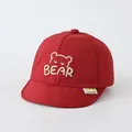 Rote schnelltrocknende Baby-Baseballkappe mit Bärenstickerei und weichem Sonnenschutz - Verstellbare Babygröße / Kastanienbraun mit BÄR