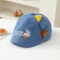 Blaue Baby-Dinosauriermütze aus Baumwolle mit Stickerei und dekorativen 3D-Rückenflossen - 50cm / Dinosaurier Blau