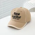 Détail d'une casquette en coton kaki avec broderie New Luckyr et liseré contrasté - Enfants 2-6 Ans 50-52CM / Khaki Clair