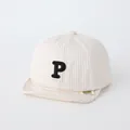 Gestreepte baby baseballpet in beige en wit met zwart geborduurde letter P-patch - 48cm / Beige