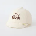 Baby-Baseballkappe in Creme mit brauner Bärenstickerei und weichem Sonnenschutzschirm - Verstellbare Babygröße / Beige mit BÄR
