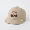 Hellbeige schnelltrocknende Baby-Baseballkappe mit Bärenstickerei und weichem Schirm - Verstellbare Babygröße / Khaki mit BÄR