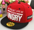 Cappellino snapback da bambino rosso e nero con ricamo 3D bianco e visiera piatta - 3-8 Anni / Tesa Nera + Rosso
