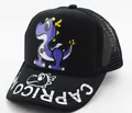 Detalle de gorra trucker negra infantil con dinosaurio de dibujos animados y rejilla - Negro