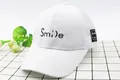 Cappello trucker a rete bianco per bambini con ricamo Smile e toppa nera a faccina - Bambini (2-8 Anni) / Bianco