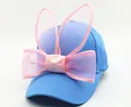 Dettaglio cappellino baseball blu per bambini con orecchie di coniglio in tulle - Taglia per Bambini / Blu