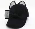Dettaglio cappellino nero con orecchie di coniglio in mesh e fiocco di raso - Taglia per Bambini / Nero