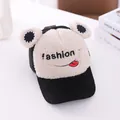 Süße Frosch-Kindermütze in Beige und Schwarz aus Cord mit Fashion-Stickerei - Kinder (3-8 Jahre) / Schwarz