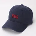 Klassieke marineblauwe katoenen baseballpet met rood 1985 borduursel op twill katoen - Marineblauw