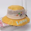 Cappello parasole in mesh giallo e beige per bambini con stampa Love e cuore - Giallo
