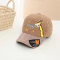 Berretto da baseball marrone in velluto per bambini con ricamo a giraffa e scacchi - Bambini (2-7 Anni) / Cachi