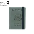 Étui passeport gris clair RFID avec emblème US, simili cuir et élastique de sécurité - Vert