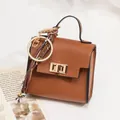 Mini bijou de sac en cuir litchi marron avec fermoir doré et cordon géométrique chic - Marron