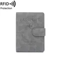 Portapassaporto RFID in ecopelle grigia vintage con fibbia e logo in rilievo - Grigio