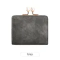 Portefeuille court vintage gris pour femme avec fermoir perle et fini cuir mat - Gris