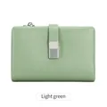 Portefeuille court pour femme vert clair en cuir grainé avec fermoir à boucle - Vert clair