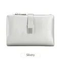 Portefeuille femme rectangulaire argenté avec texture litchi métallique et boucle chic - Argent