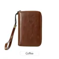 Cartera de viaje RFID color café oscuro en cuero con cremallera y correa de mano - Café