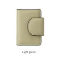 Petit portefeuille femme vert clair en cuir avec fermeture à boucle minimaliste - Vert clair