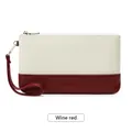 Pochette élégante bicolore rouge vin et crème avec dragonne et logo embossé - Bordeaux
