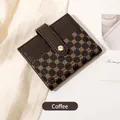 Piccolo portafoglio da donna marrone caffè con motivo floreale e bottone dorato - caffè