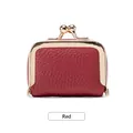 Mini étui à bijoux en cuir rouge avec fermoir doré vintage et texture grainée fine - Rouge