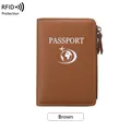 Protège-passeport en cuir marron grainé avec protection RFID et fermeture éclair - Marron