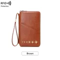 Portefeuille de voyage long RFID marron avec décorations d'avions dorés en métal - Marron