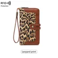 Portafoglio lungo RFID in pelle marrone con stampa leopardata e cinturino da polso - Stampa leopardata