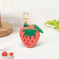 Porte-monnaie fraise en cuir rose avec feuille verte et porte-clés doré élégant - Fraise