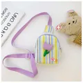 Bolso de pecho infantil a rayas amarillas y azules con tulipa morada y parche LOVE - Tulipán Púrpura