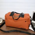 Grote oranje canvas sporttas met zwarte handvatten en verstelbare schouderband - Oranje