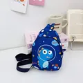 Dunkelblaue Dinosaurier-Brusttasche für Kinder mit Astronauten-Motiv und Schultergurt - Saphirblau
