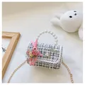Détail du mini sac en tweed avec poignée perle, dentelle et déco lapin mignon - Lapin Rose Noir