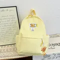 Modieuze lichtgele kinderrugzak met stiksels en cartoon beer hanger voor school - Geel