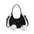 Schwarze Halbmond-Tasche mit weißem Kunstpelzbesatz und dekorativen Plüschbommeln - Pompons Stil (Stil 2) / Schwarz