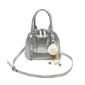 Borsa a tracolla argento in ecopelle con finitura metallica e ciondolo a gelato - Con Ciondolo / Argento