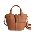 Sac à main en cuir grainé marron clair avec détails dorés et bandoulière réglable - Marron