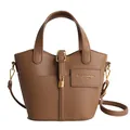 Sac seau marron avec motif litchi, finitions dorées et bandoulière réglable - Marron