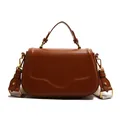 Sac à main minimaliste en cuir marron avec design vintage et large bandoulière - Marron