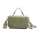 Sac à main minimaliste en cuir vert avec détails dorés et large bandoulière - Vert