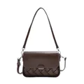 Sac bandoulière marron foncé tressé en cuir PU mat avec une boucle en métal argenté - Marron