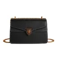 Retro schwarze Kette Tasche mit Löwenkopf Schnalle und weißen Nähten im Detail - Schwarz