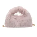 Sac à main en peluche rose clair avec texture douce en fausse fourrure et chaîne - Rose