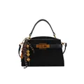 Schwarze Kelly-Tasche aus Wildleder mit Lederbesatz und ethnischem Holzperlen-Anhänger - Mit Holzperlen-Anhänger / Schwarz