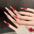 Rote Farbverlauf-Nägel mit 3D-Rosen, Strasssteinen und Schlangenmuster-Textur - Extra Klein (XS) / 1031-Schmale Sargform