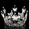 Eleganter silberner Schmetterlings-Kronenaufsatz mit Strasssteinen auf schwarzem Spiegel - Netz Schmetterling Krone Silber